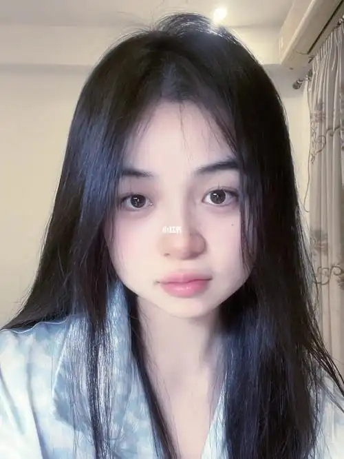 刚洗完头发当然要马上拍一张照片吖