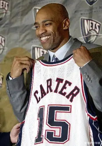 1998年结束了北卡大学,大三学业的文斯·卡特取得参加这一年的nba选秀