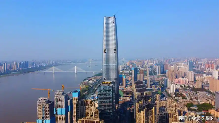航拍即将建成的武汉最高大厦