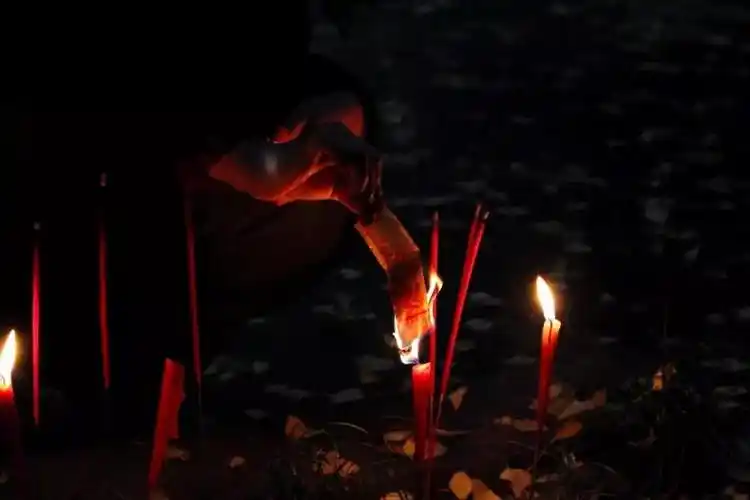 清明祭祖,坟头长草需要清理吗?相关禁忌不可不知!