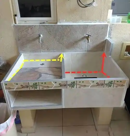 经久不衰的砖砌水池,虽颜值不高,但底部一深一浅,实用性没得说_水槽