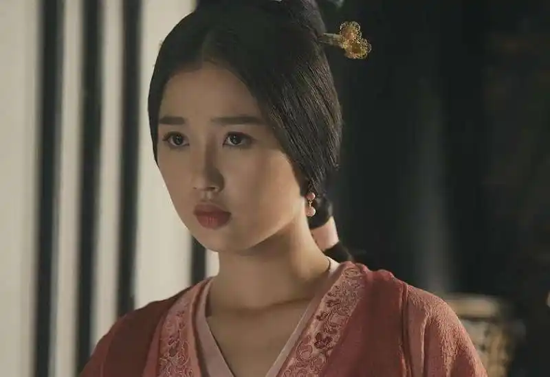 "丑女逆袭记:从大嘴驴脸到绝世美女的蜕变"