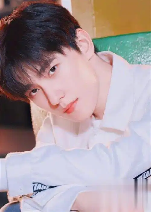 杨洋最新发型绝了 剪平头寸头超man的