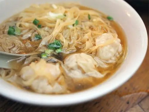 散尾细蓉只卖廿元,抵食 - 香港红磡的大光灯面食巷仔云吞面 | open