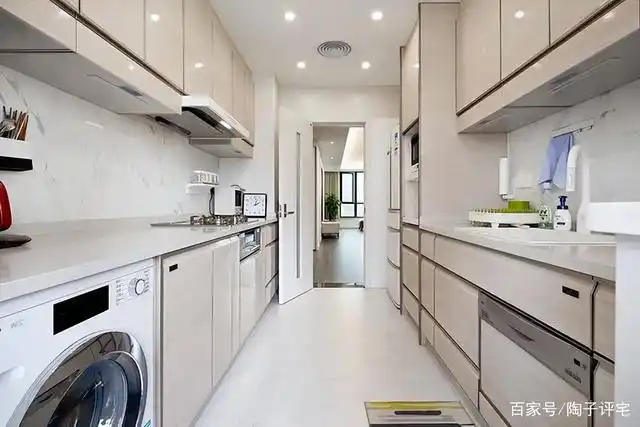 所以厨房墙面贴瓷砖就成为了一种"固有"的设计.