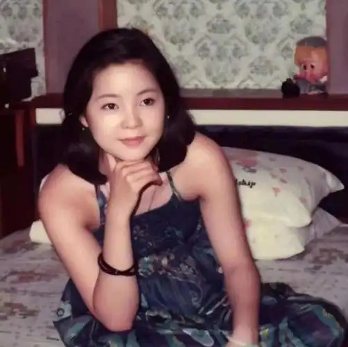 邓丽君:一生只活到42岁,7段情感,一段比一段惨,成龙伤她至深