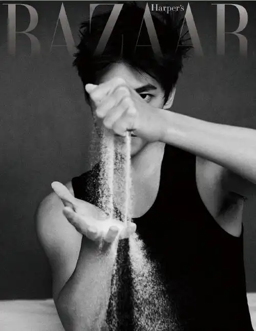 杨洋时尚芭莎八月刊封面