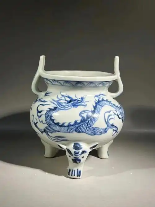 明早期青花龙纹鼎式炉