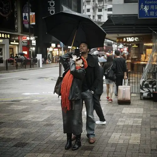 雨中拍照的情侣 a7 leic.