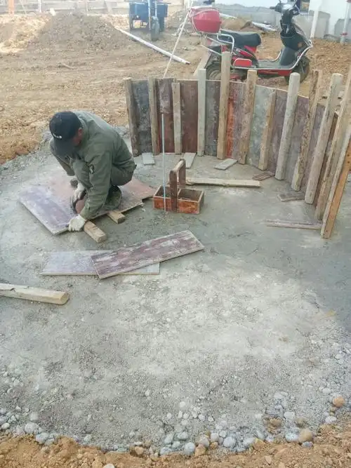 室外小广场水池池壁支模