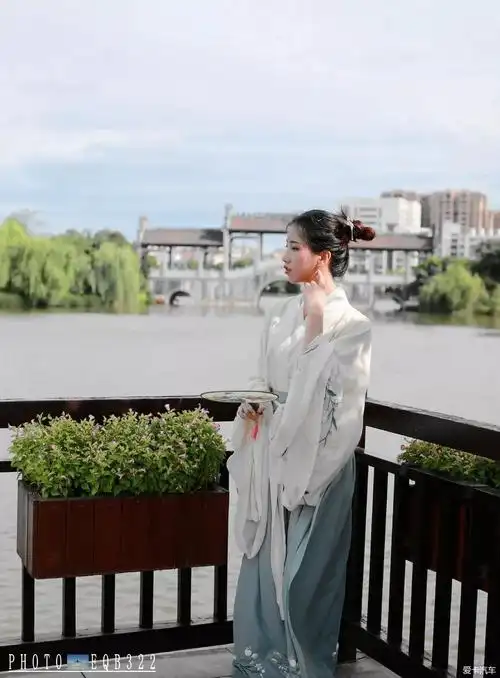 汉服便服两位学生小姐姐私人会所外拍