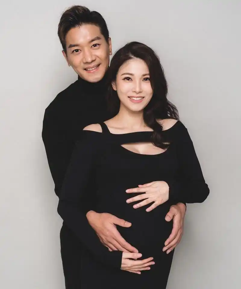 最新tvb艺人黎诺懿分享家庭照,他老婆好像挺有钱