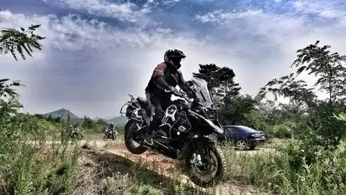 邦会玩宝马adv也能飞坡儿