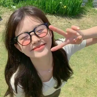 活泼朝气阳光女生头像普通啊当然普通谁不普通