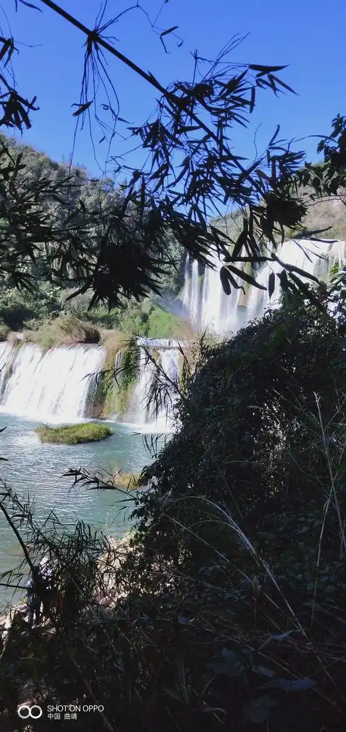 九龙河上九龙瀑布