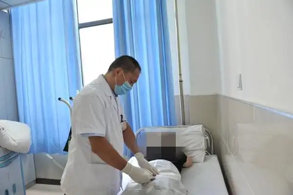 我院康复科同期开展骶管注射技术与颈部星状神经节阻滞技术