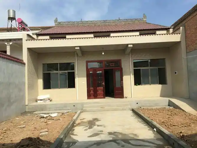 耗时半年的三间大瓦房,基本落成.爸妈开始憧憬住进来种花种菜的日子