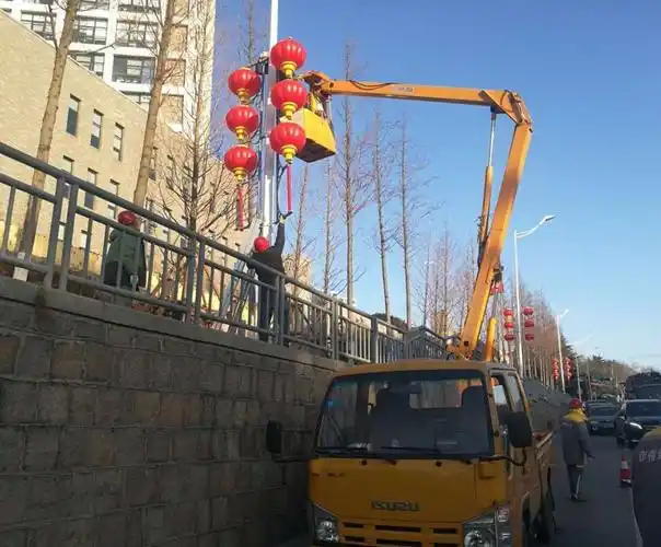 宁夏路灯杆挂灯笼