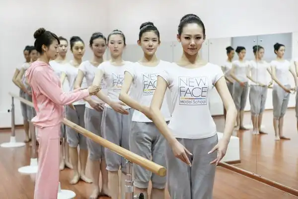 形体训练走上t台的必修课_技能培训_教育_模特中国