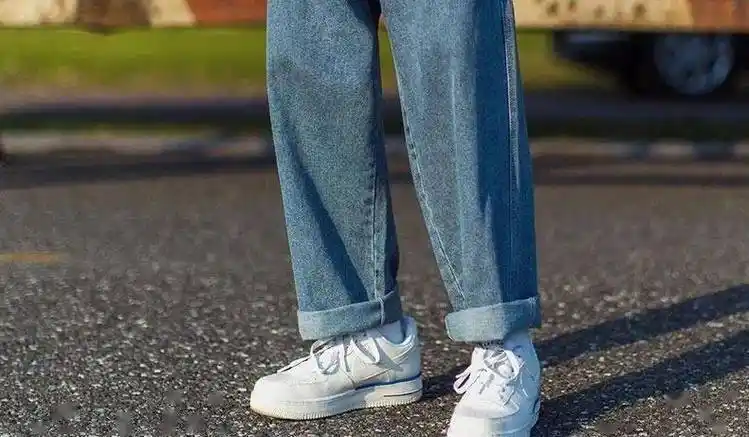 裤腿怎么卷好看(裤腿好看的卷法)