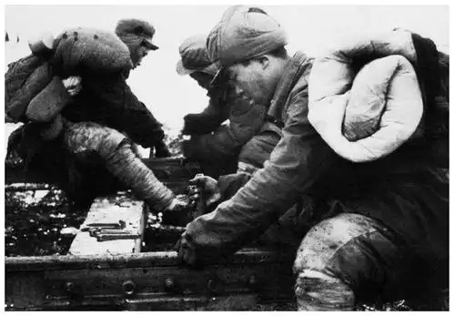 1947年9月,东北民主联军新组建了四个纵队,军事主官都是谁?__财经头条