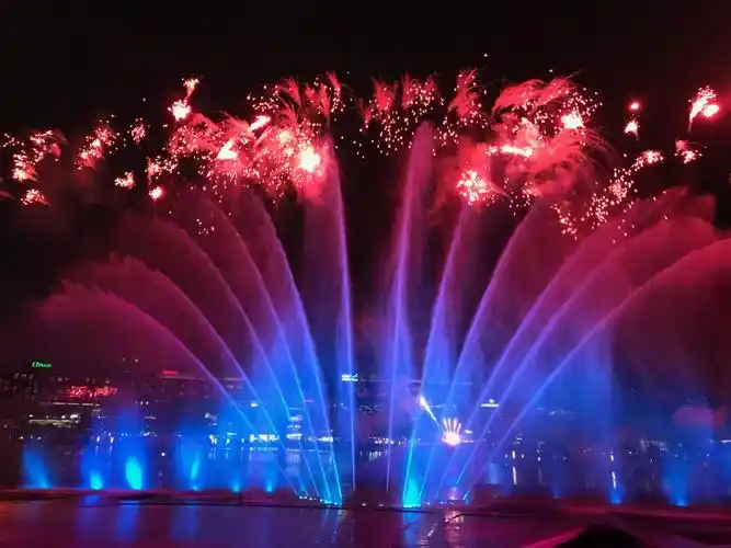 《深蓝秘境》水域舞台演出