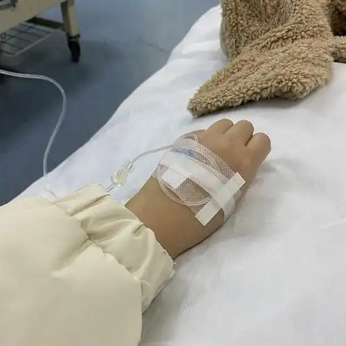 江湖救急求女生手的打针图片