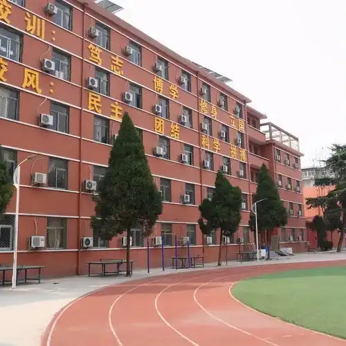 新办一所培养具有合作创新能力人才的高起点初中