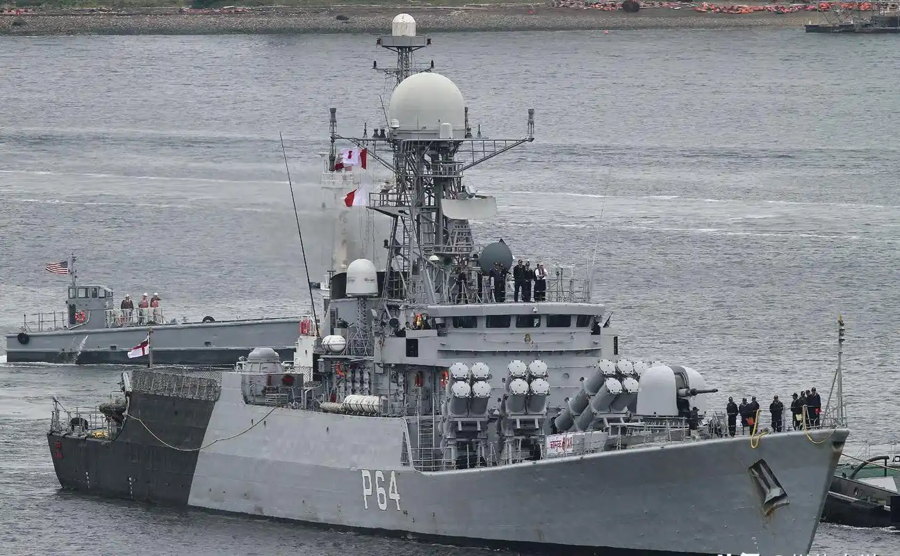 1座奥托梅莱拉76毫米舰炮(p61号装备ak176型舰炮),2座ak630型6管30