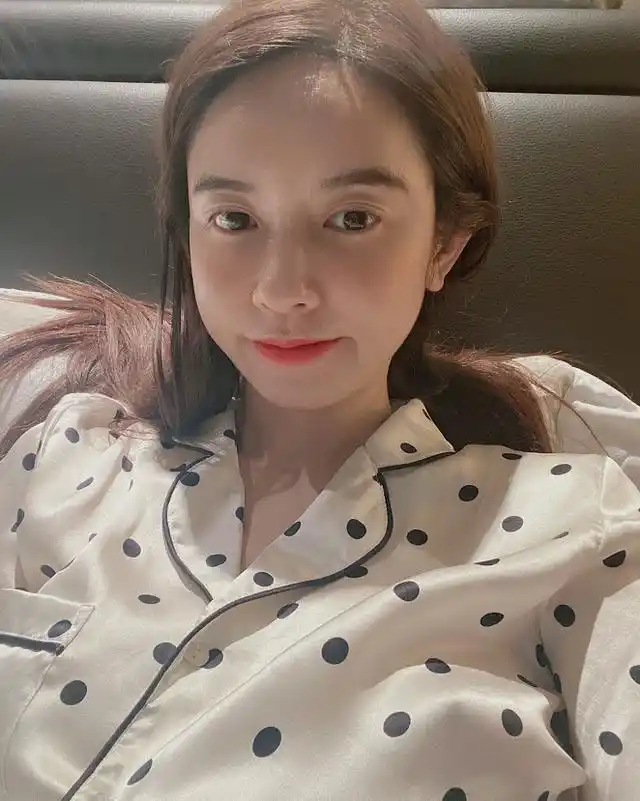 彻底走出风波阴霾张大奕首度公布真实胸围深夜自曝罩杯是e