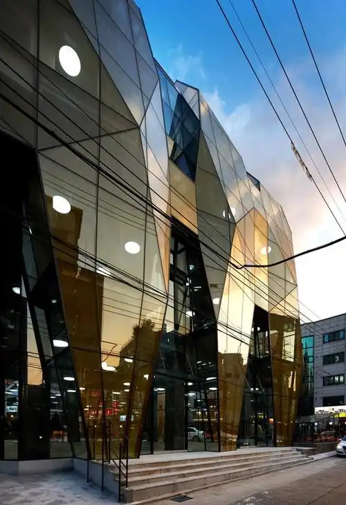 打破常规黄色钻石造型玻璃幕墙