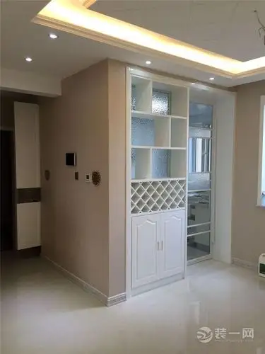 餐厅酒柜推拉门