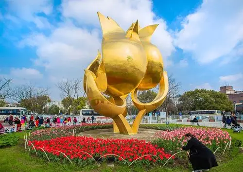 2021-03-14南京情侣园金色紫荆花雕塑