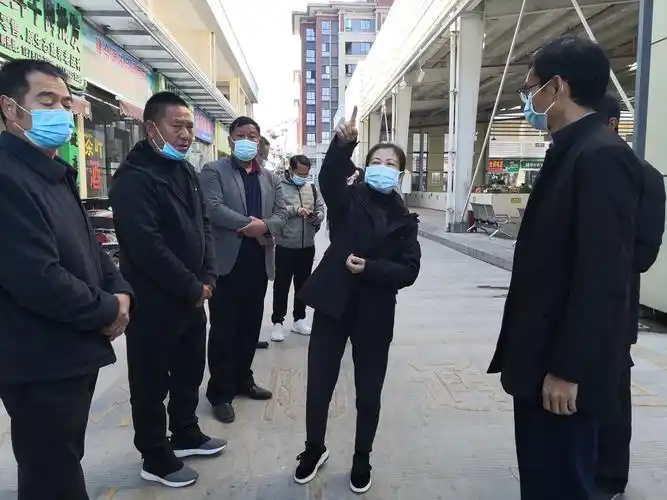 保山市隆阳区人民政府副区长调研爱国卫生 "净餐馆""管集市"专项行动