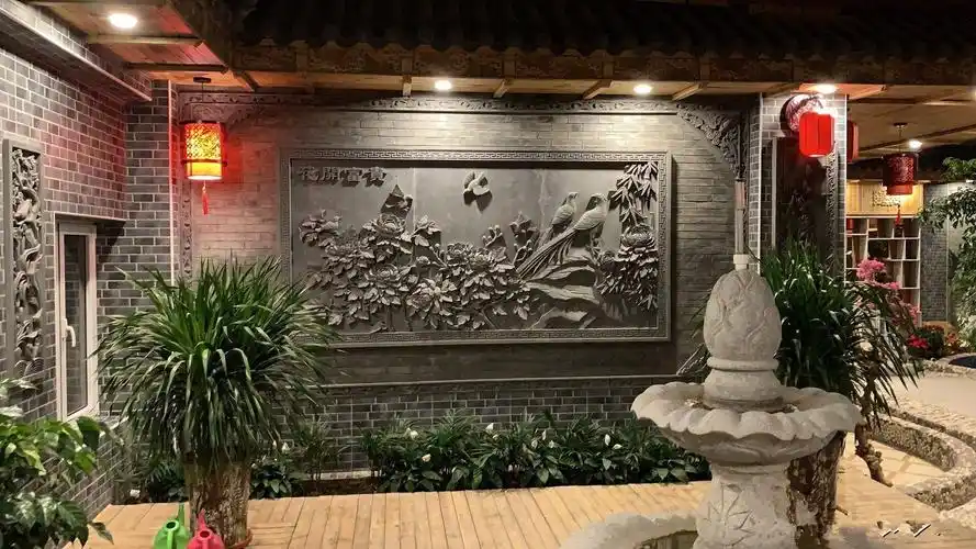 还可以做各种图案的浮雕,用来装饰墙面,彰显院子主人的身份和品味