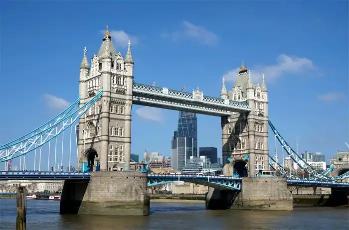 世界上最美的十座大桥国外篇01 意大利佛罗伦萨旧桥佛罗伦萨的旧桥,又