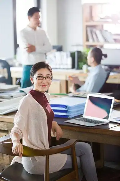 女建筑设计师在办公室的肖像