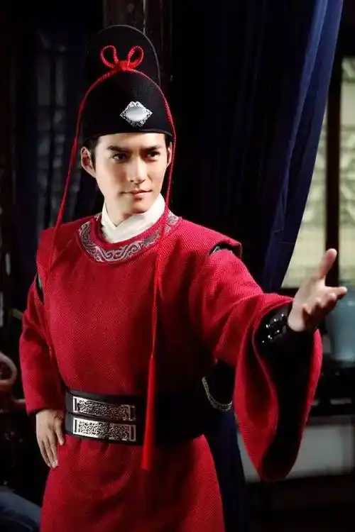 个形容颜值的词语:浓颜系,建模脸,"小说脸",都是形容那种五官特别优越