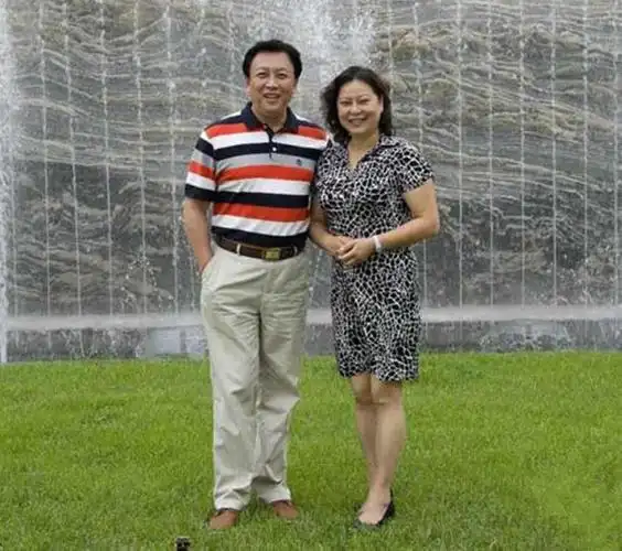 唐国强的女儿唐亮生母悲情早逝她在泪水中理解父亲和继母