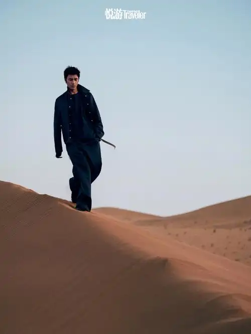 zegna星闻  演员陈坤身着 #zegnass22  拍摄杂志,工装蓝色棉麻工装