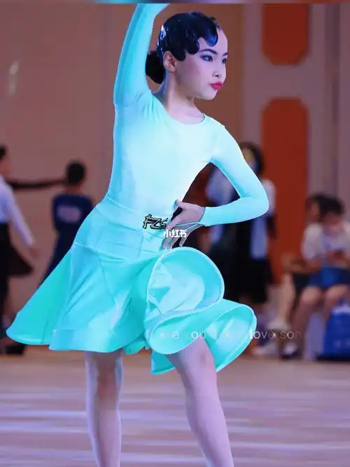 国标女孩拉丁舞