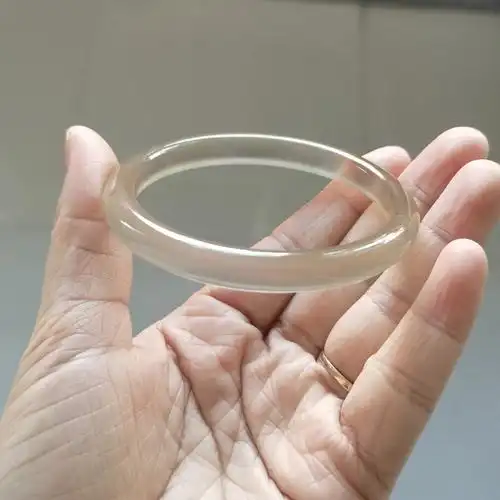 605圈马料玛瑙玉髓窄条泥鳅背手镯