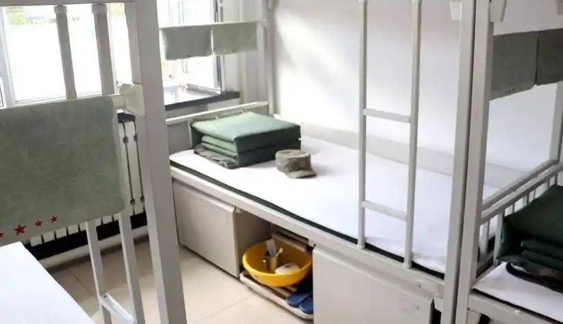 班宿舍04静心读书思考,规划未来在这里大家有足够的时间真是休息,学习