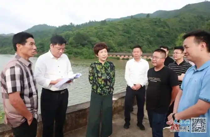 闻汛而动横峰县委书记潘琍督查指导防汛减灾工作