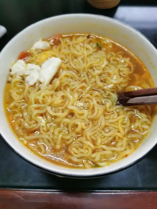 煮个泡面鸡蛋还粘锅上了