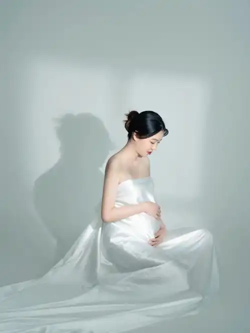 get77小红书同款光影孕姿照#乌鲁木齐孕姿照  #孕妇照