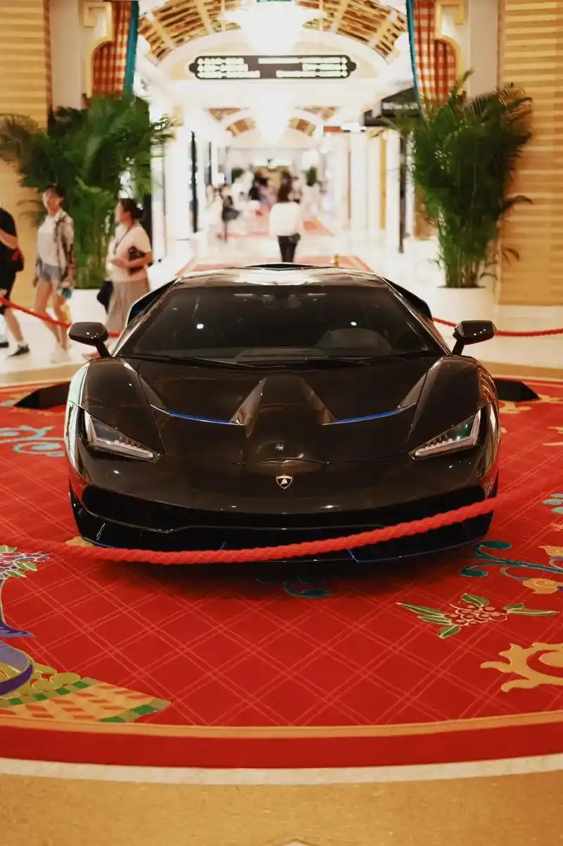 lamborghini centenario lp770-4 为庆祝兰博基尼创始人一百周年诞辰