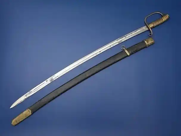 据说骑兵的马刀是不开刃的真的是这样么