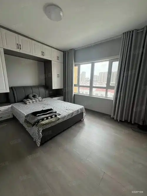 爱伦堡顶复精装大宽厅带两个大平台!