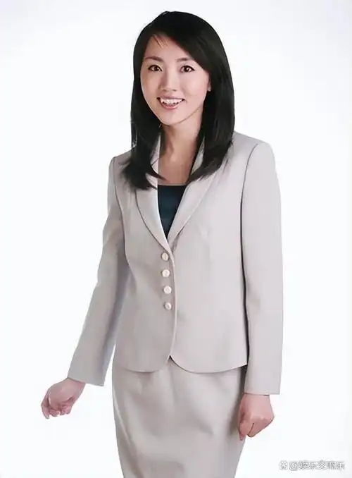 央视主播杨丹:嫁初恋丁克15年愁坏婆婆,40岁意外得子全家乐开怀